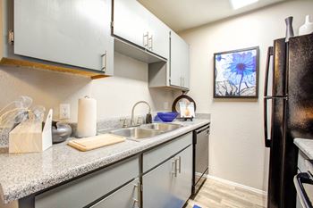 Fully Equipped Kitchen With Modern Appliances at Verde Apartments, Tucson, AZ